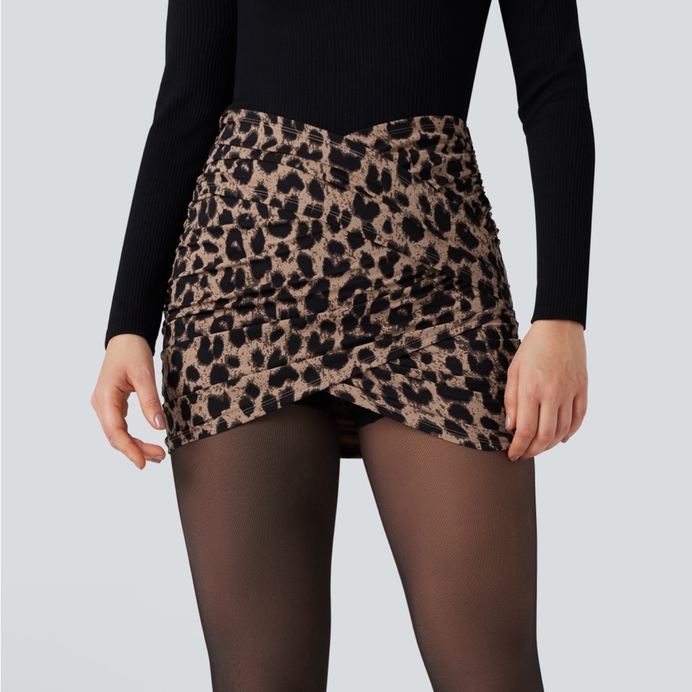 HALARA Leopard Print Ruched Mini Skirt in Beige and Black - Picture 3 of 16